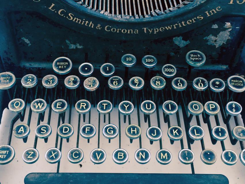 Antique Typewriter blogging for small business